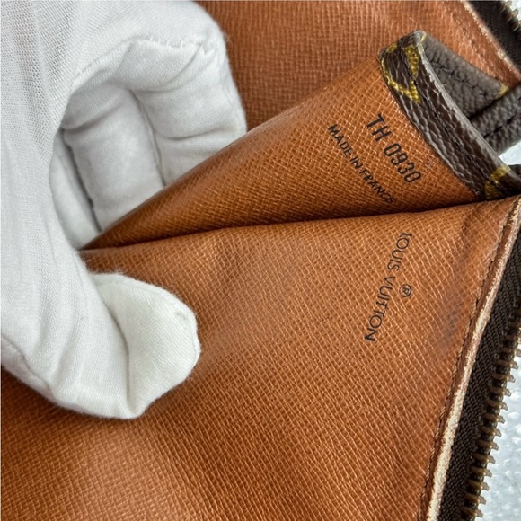 Louis Vuitton Zip Portfolio *RARE* - Picture 5 of 15